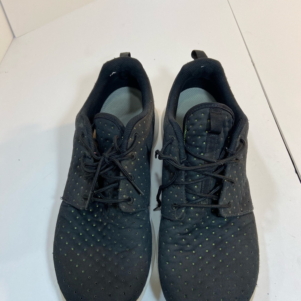 Nike men’s size 11 athletic shoe